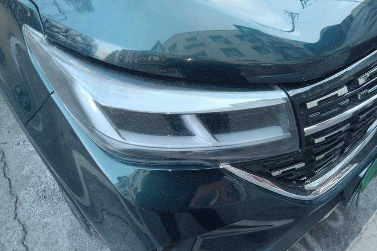 Used FORTHING T5 2022 Grand Edition 1.6L Manual Dream-Chasing Five-Seat Model Right Front Headlight