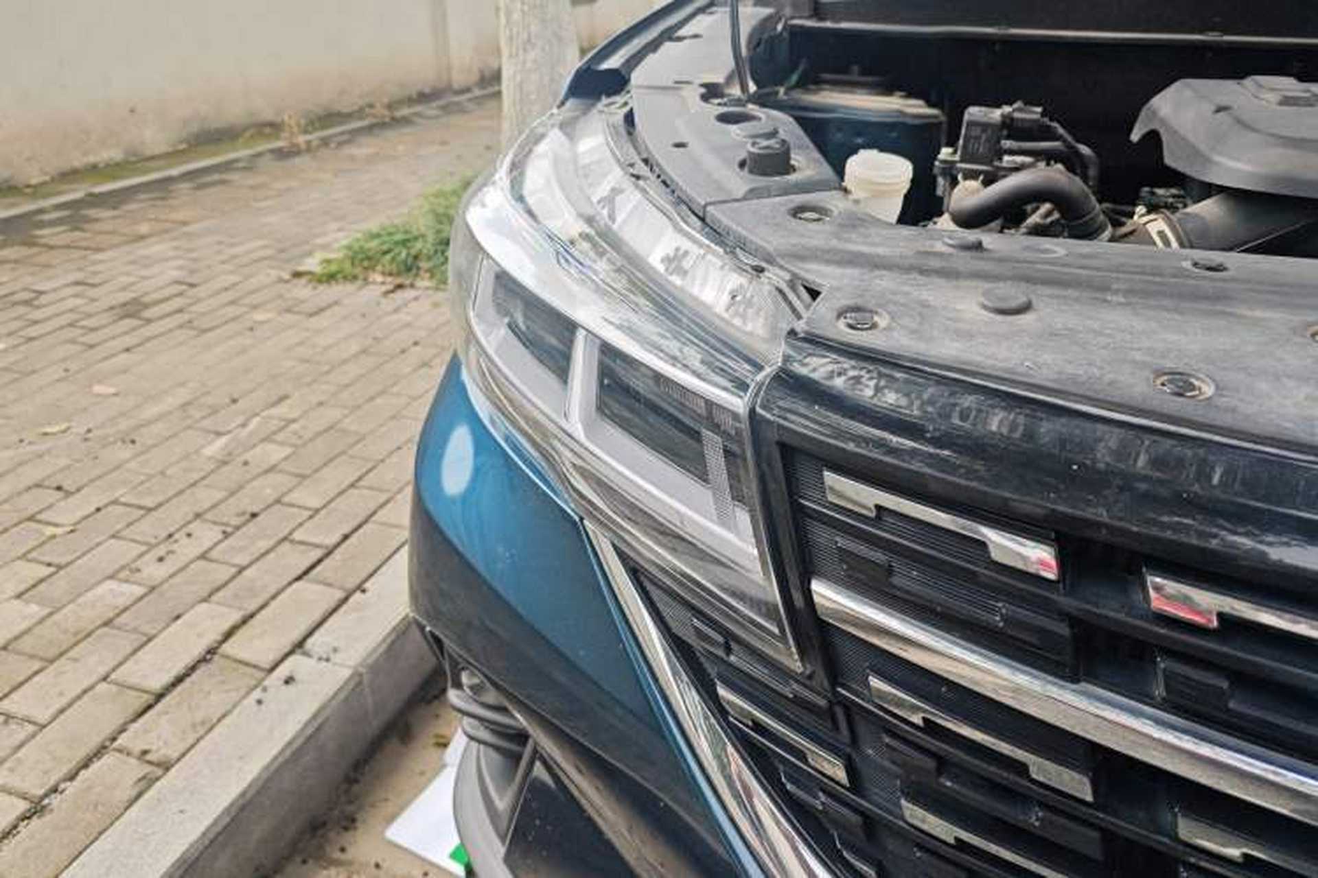 Used FORTHING T5 2022 Grand Edition 1.5T Automatic – Exclusive Seven-Seater for Key Accounts Right Front Headlight