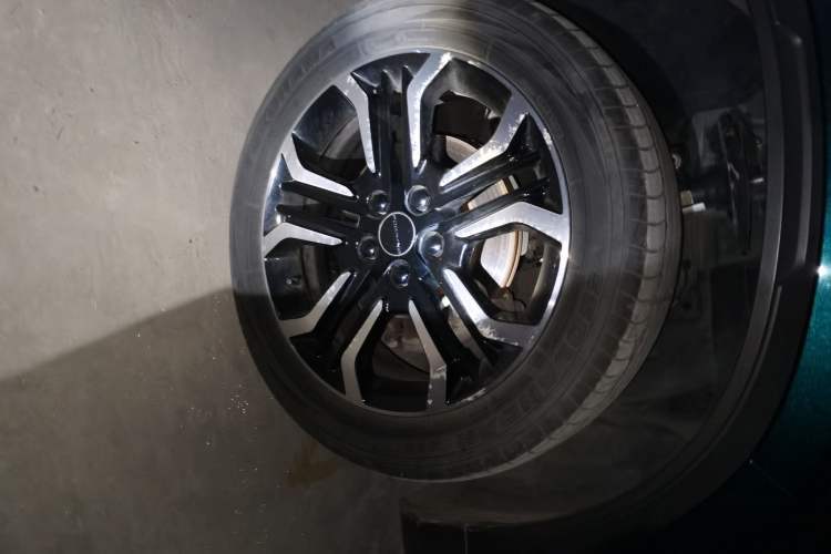 Used FORTHING T5 2022 Grand Edition 1.5T Automatic - FarDream Version 7 Seats Right Front Wheel Hub