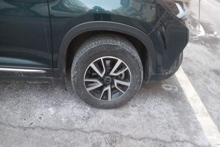 Used FORTHING T5 2022 Grand Edition 1.6L Manual Dream-Chasing Five-Seat Model Right Front Wheel Hub