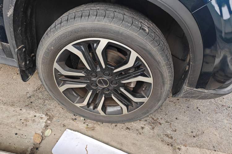 Used FORTHING T5 2022 Grand Edition 1.5T Automatic – Exclusive Seven-Seater for Key Accounts Right Front Wheel Hub