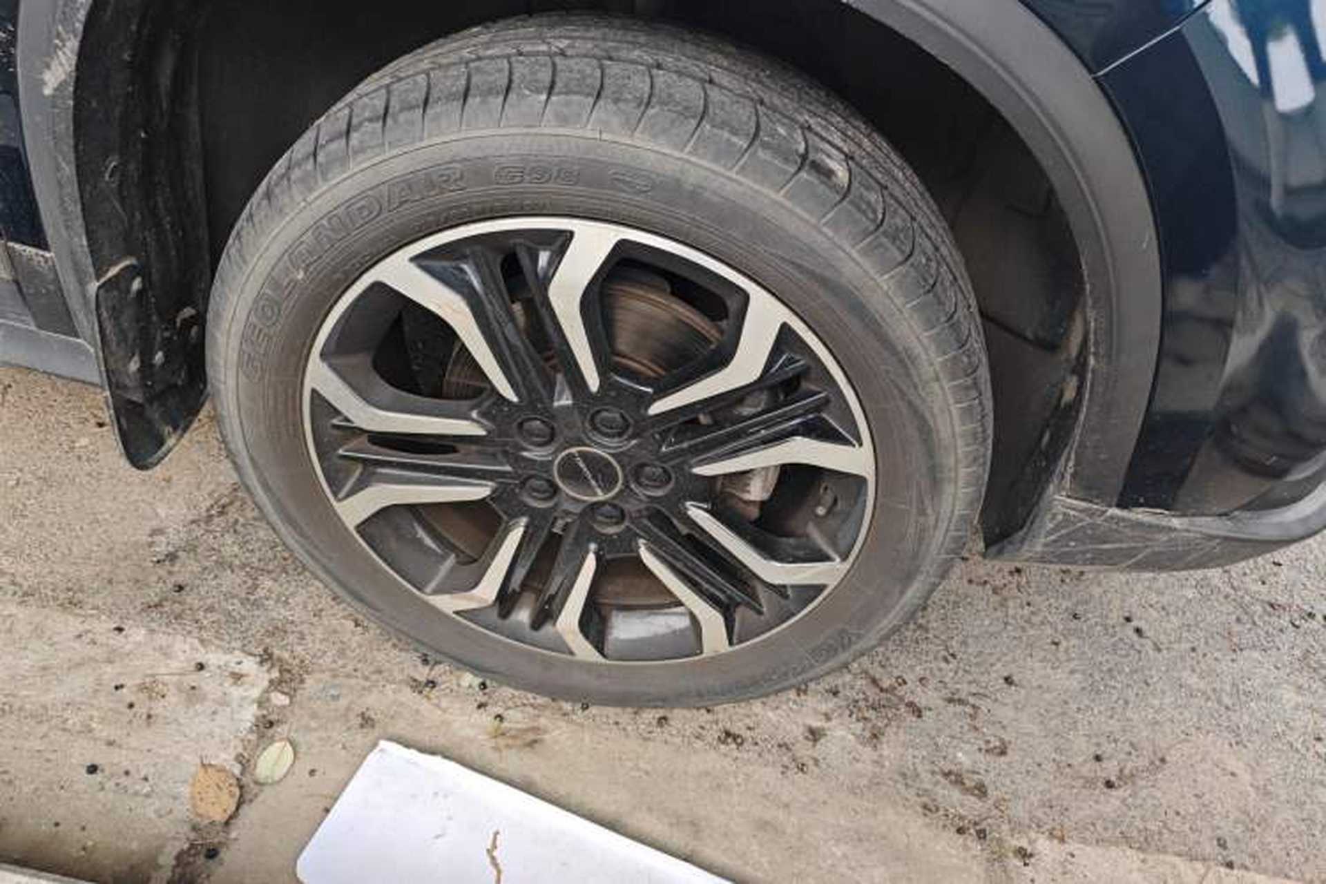 Used FORTHING T5 2022 Grand Edition 1.5T Automatic – Exclusive Seven-Seater for Key Accounts Right Front Wheel Hub