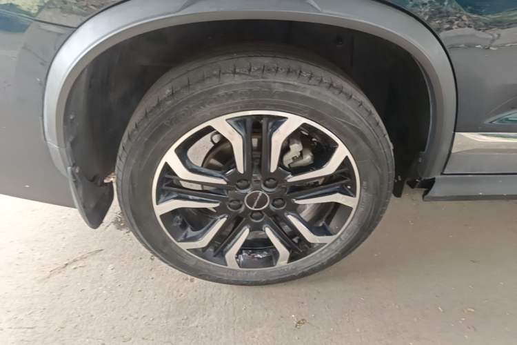 Used FORTHING T5 2022 Grand Edition 1.5T Automatic – Exclusive Seven-Seater for Key Accounts Right Rear Wheel Hub