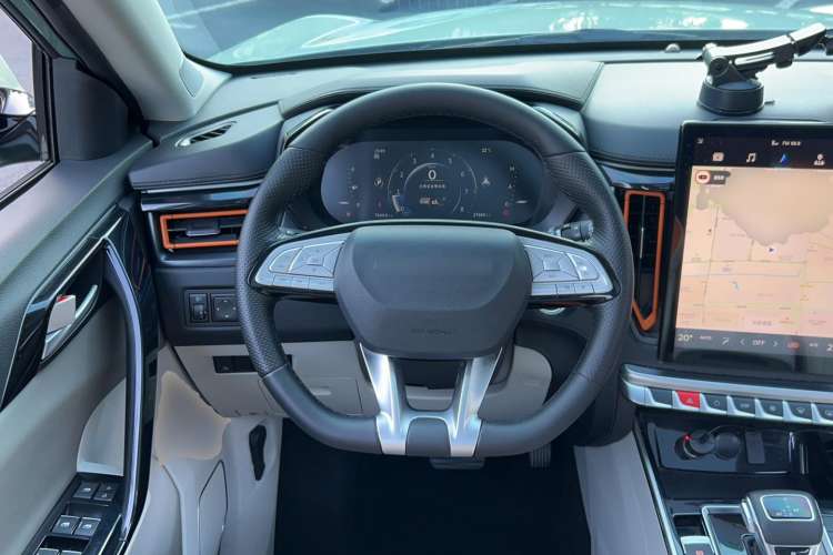 Used FORTHING T5 2022 Mach Edition 1.5T DCT Performance Model with Five Seats Steering Wheel