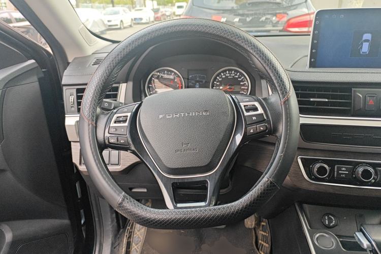 Used FORTHING T5 2022 Grand Edition 1.5T Automatic – Exclusive Seven-Seater for Key Accounts Steering Wheel