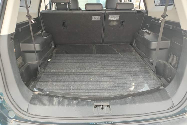 Used FORTHING T5 2022 Grand Edition 1.5T Automatic - FarDream Version 7 Seats Trunk