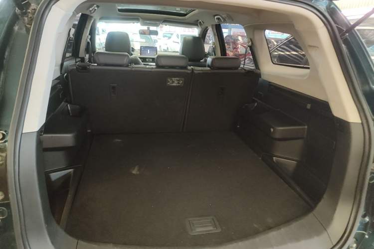 Used FORTHING T5 2022 Shengshi Version 1.5T Automatic - Yuanmeng Edition 5 Seats Trunk