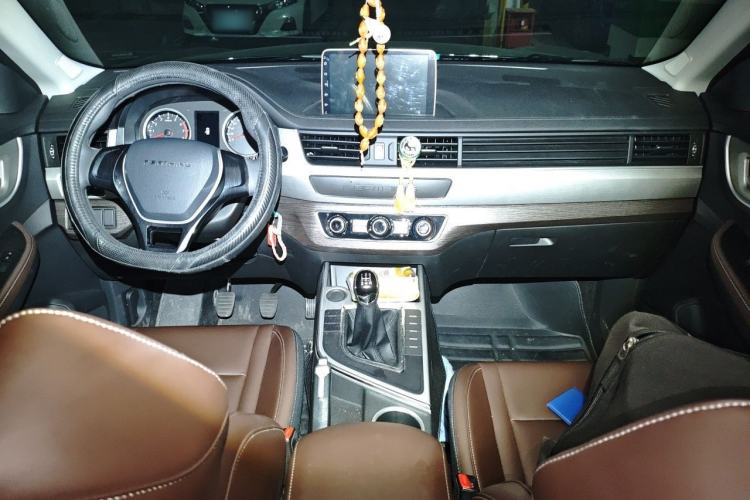 Used FORTHING T5 2022 Grand Edition 1.6L Manual Dream-Chasing Five-Seat Model Center Console