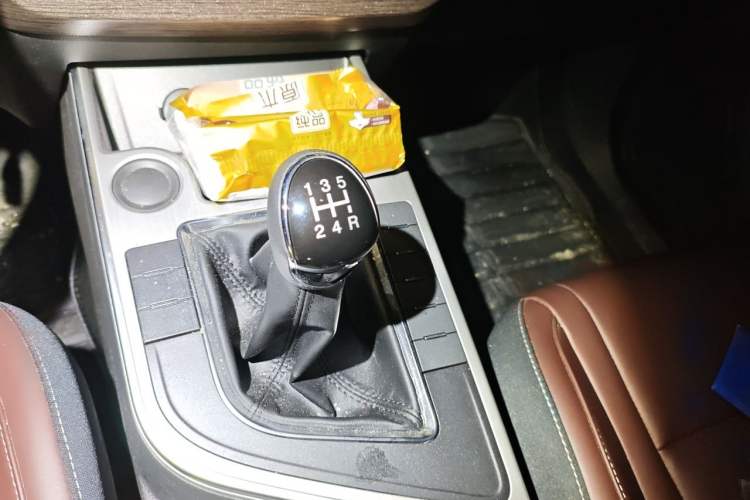 Used FORTHING T5 2022 Grand Edition 1.6L Manual Dream-Chasing Five-Seat Model Gear Lever