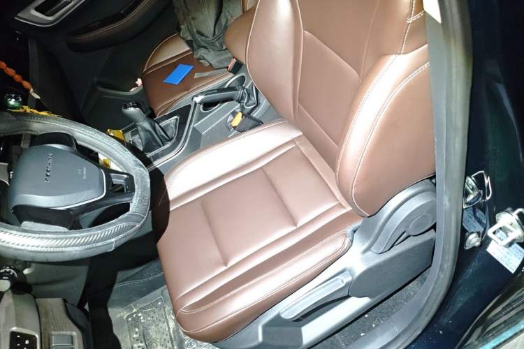Used FORTHING T5 2022 Grand Edition 1.6L Manual Dream-Chasing Five-Seat Model Left Front Seat