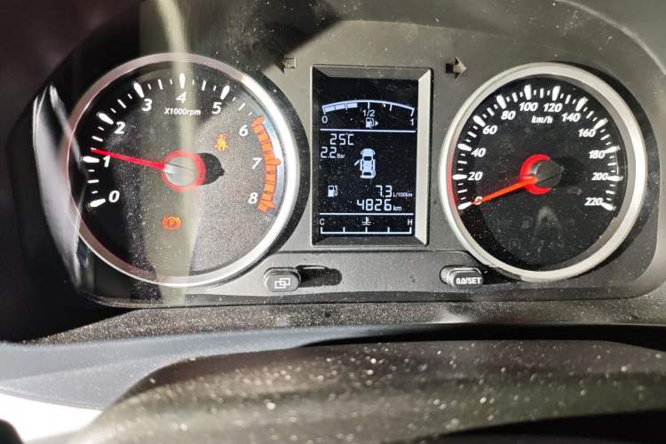 Used FORTHING T5 2022 Grand Edition 1.6L Manual Dream-Chasing Five-Seat Model Odometer Close Up