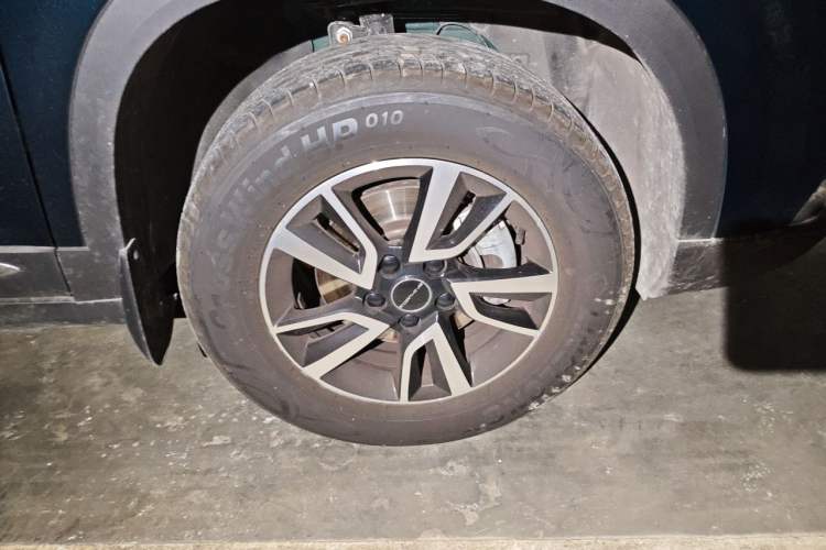 Used FORTHING T5 2022 Grand Edition 1.6L Manual Dream-Chasing Five-Seat Model Right Front Wheel Hub