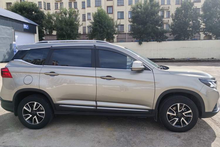 Used FORTHING T5 2022 Grand Edition 1.6L Manual Dream-Chasing Five-Seat Model Exterior 5