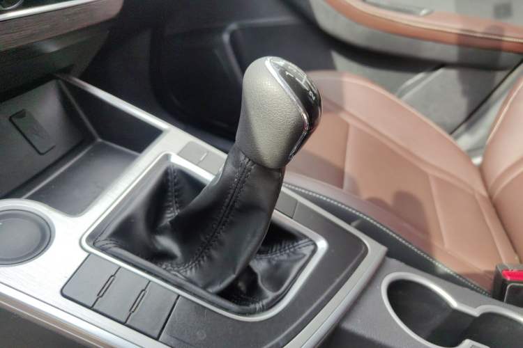 Used FORTHING T5 2022 Grand Edition 1.6L Manual Dream-Chasing Five-Seat Model Interior 5