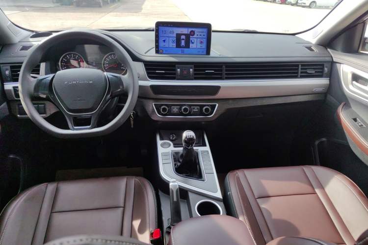 Used FORTHING T5 2022 Grand Edition 1.6L Manual Dream-Chasing Five-Seat Model Interior 8