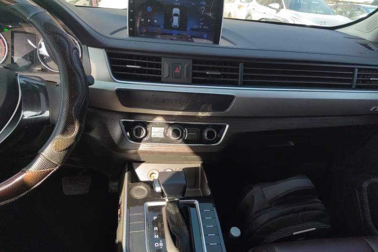 Used FORTHING T5 2022 Shengshi Edition 1.5T Automatic Dream Version Five Seats Audio And AC Panel