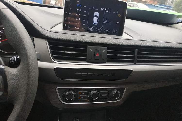 Used FORTHING T5 2022 Shengshi Edition 1.5T Automatic Dream Version Five Seats Audio And AC Panel