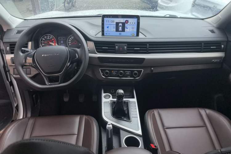 Used FORTHING T5 2022 Grand Edition 1.6L Manual Dream-Chasing Five-Seat Model Center Console