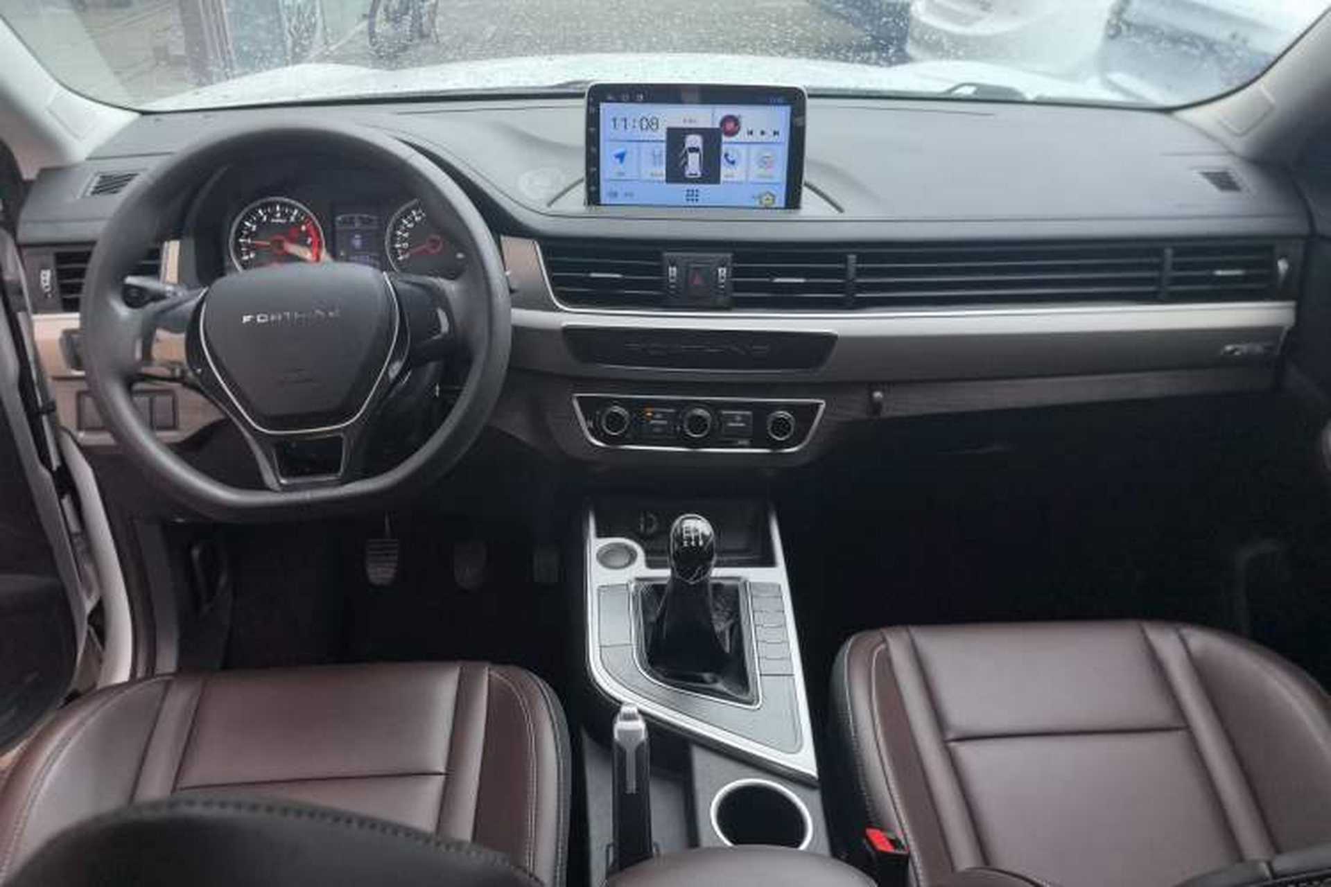 Used FORTHING T5 2022 Grand Edition 1.6L Manual Dream-Chasing Five-Seat Model Center Console