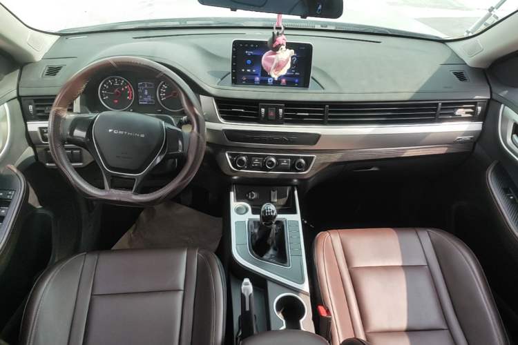 Used FORTHING T5 2022 Grand Edition 1.6L Manual Dream-Chasing Five-Seat Model Center Console