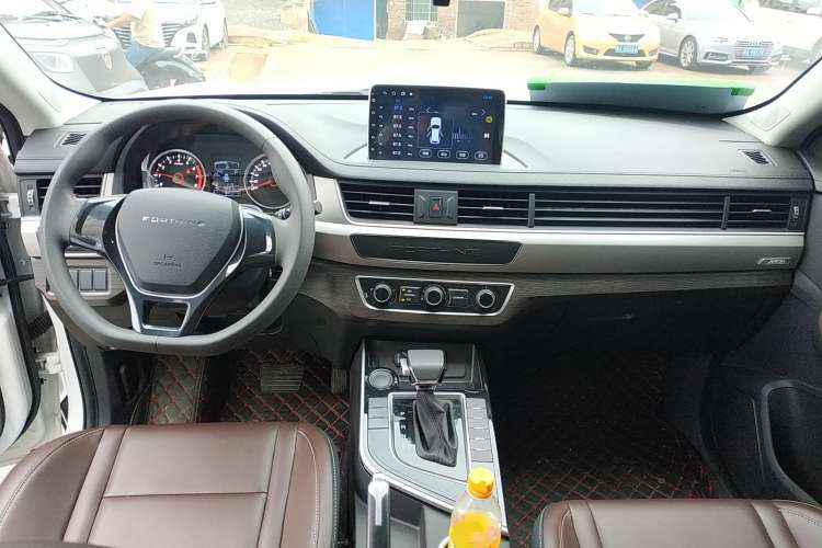 Used FORTHING T5 2022 Shengshi Edition 1.5T Automatic Dream Version Five Seats Center Console