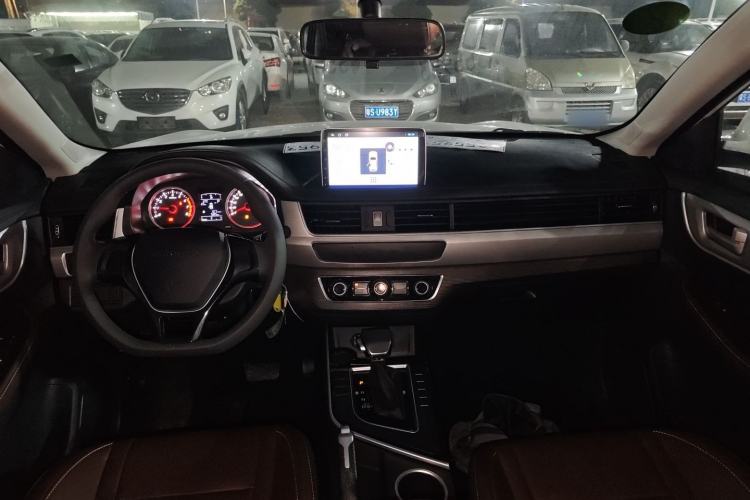 Used FORTHING T5 2022 Shengshi Edition 1.5T Automatic Dream Version Five Seats Center Console