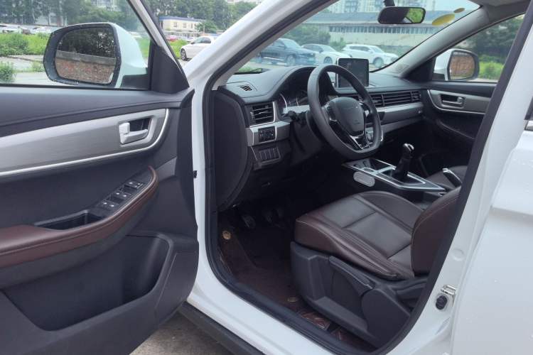 Used FORTHING T5 2022 Grand Edition 1.6L Manual Dream-Chasing Five-Seat Model Driver Seat