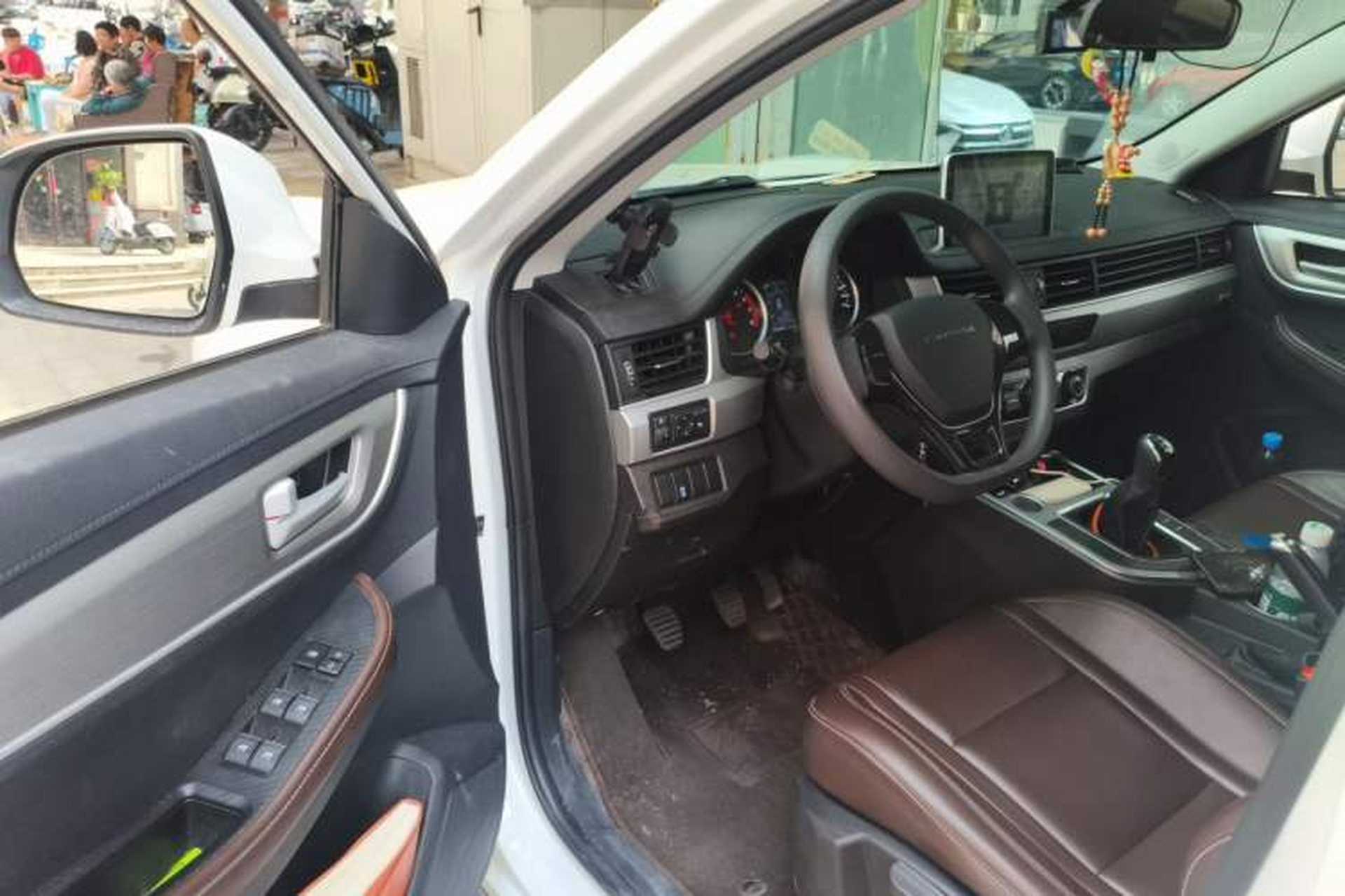Used FORTHING T5 2022 Grand Edition 1.6L Manual Dream-Chasing Five-Seat Model Driver Seat