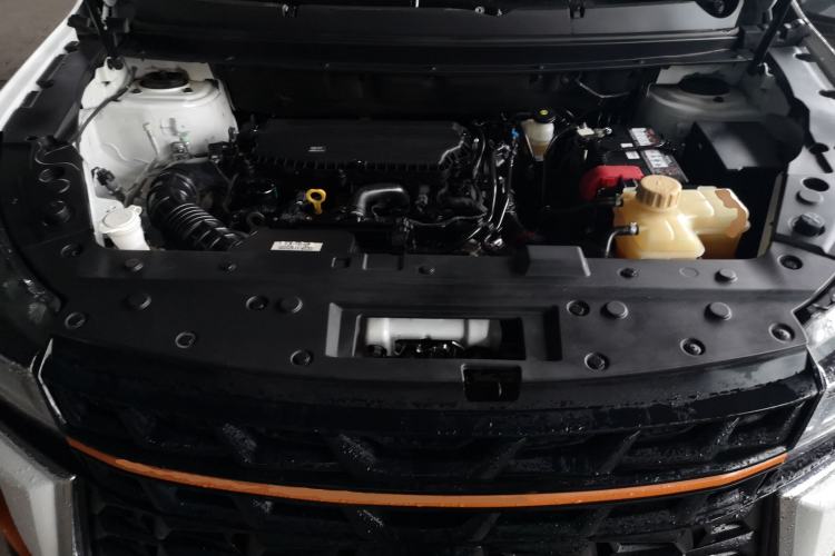 Used FORTHING T5 2022 Mach Edition 1.5T DCT Powerful 7-Seater Engine Bay