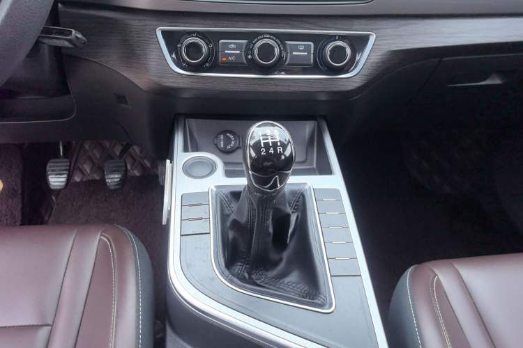 Used FORTHING T5 2022 Grand Edition 1.6L Manual Dream-Chasing Five-Seat Model Gear Lever