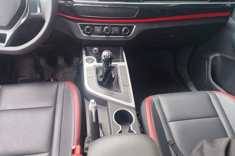 Used FORTHING T5 2022 Grand Edition 1.6L Manual Dream-Chasing Five-Seat Model Gear Lever