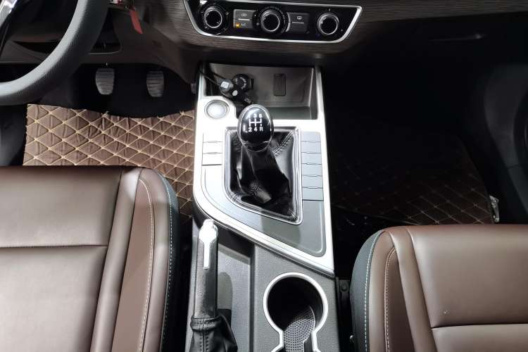 Used FORTHING T5 2022 Grand Edition 1.6L Manual Dream-Chasing Five-Seat Model Gear Lever