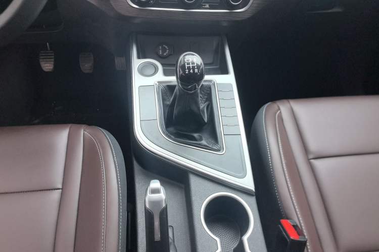 Used FORTHING T5 2022 Grand Edition 1.6L Manual Dream-Chasing Five-Seat Model Gear Lever