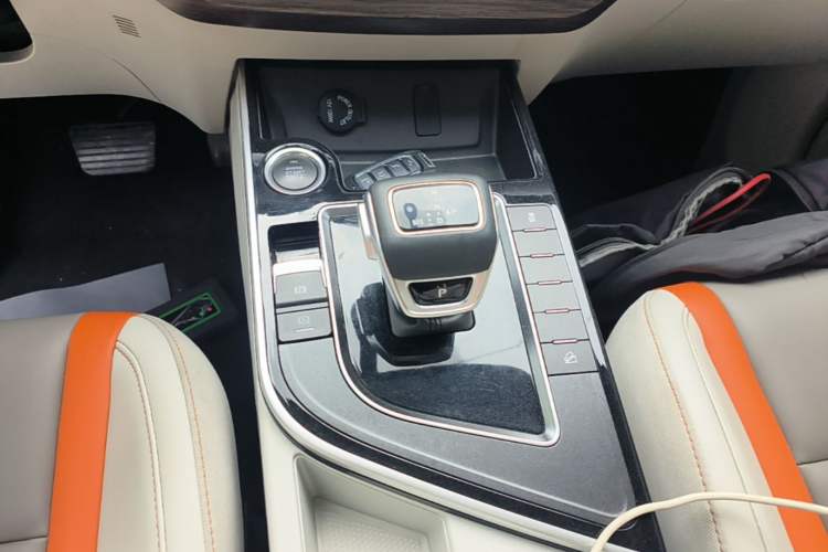 Used FORTHING T5 2022 Mach Edition 1.5T DCT High-Performance Five-Seater Gear Lever