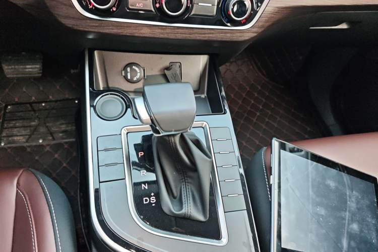 Used FORTHING T5 2022 Shengshi Edition 1.5T Automatic Dream Version Five Seats Gear Lever