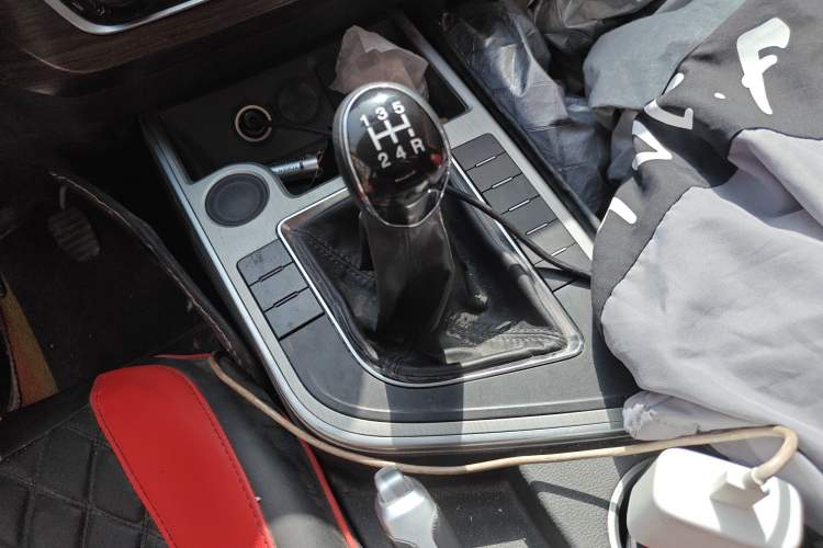 Used FORTHING T5 2022 Grand Edition 1.6L Manual Dream Version 5-Seater Gear Lever