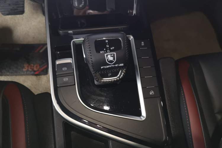 Used FORTHING T5 2022 Mach Edition 1.5T DCT Powerful 7-Seater Gear Lever