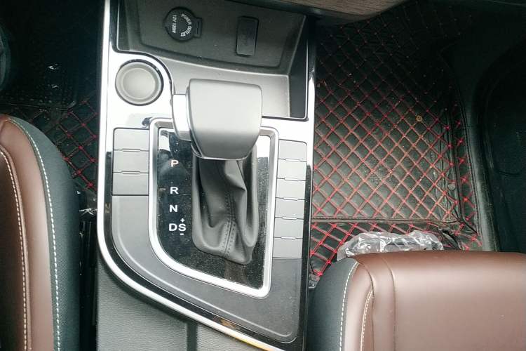 Used FORTHING T5 2022 Shengshi Edition 1.5T Automatic Dream Version Five Seats Gear Lever