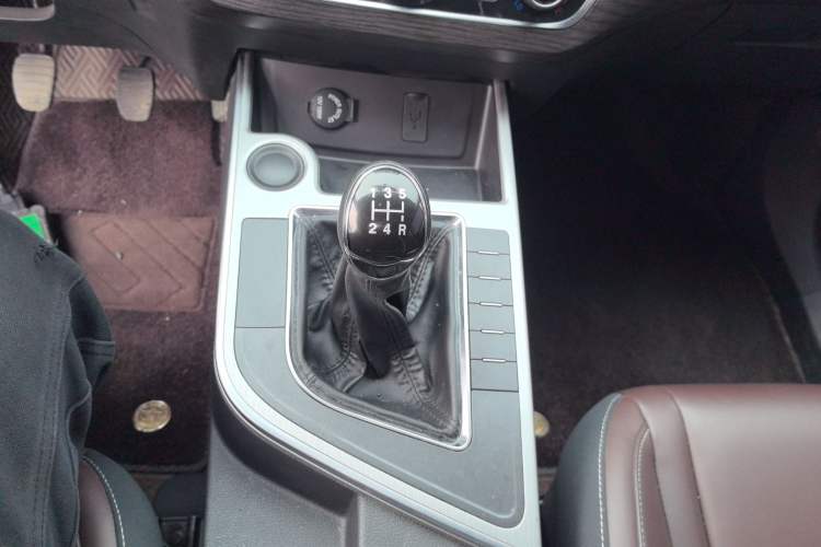Used FORTHING T5 2022 Grand Edition 1.6L Manual Dream-Chasing Five-Seat Model Gear Lever