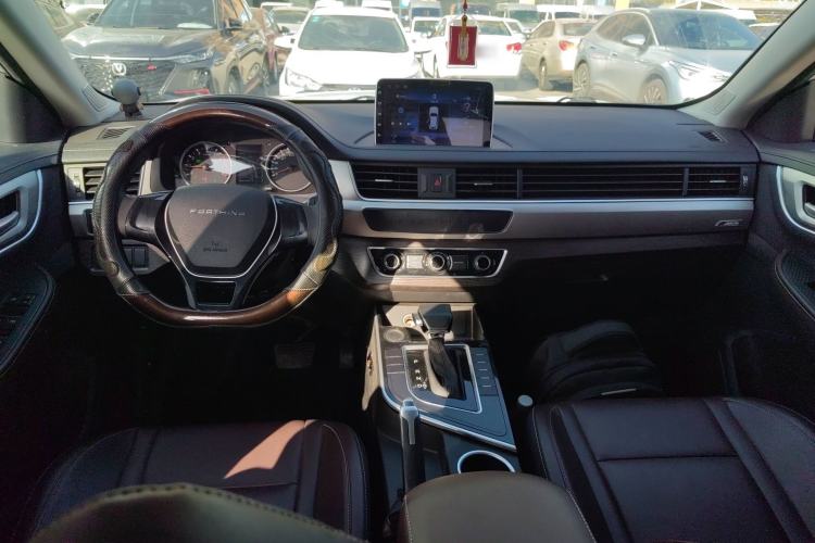 Used FORTHING T5 2022 Shengshi Edition 1.5T Automatic Dream Version Five Seats Interior 2