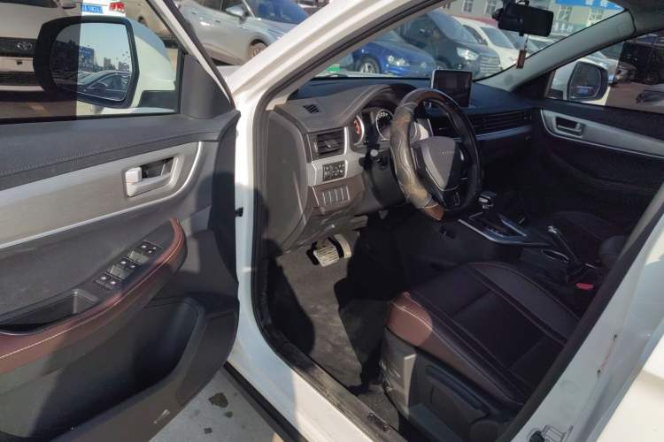 Used FORTHING T5 2022 Shengshi Edition 1.5T Automatic Dream Version Five Seats Interior 3