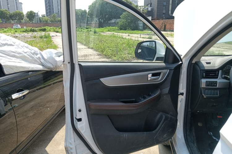Used FORTHING T5 2022 Grand Edition 1.6L Manual Dream-Chasing Five-Seat Model Left Front Door Interior