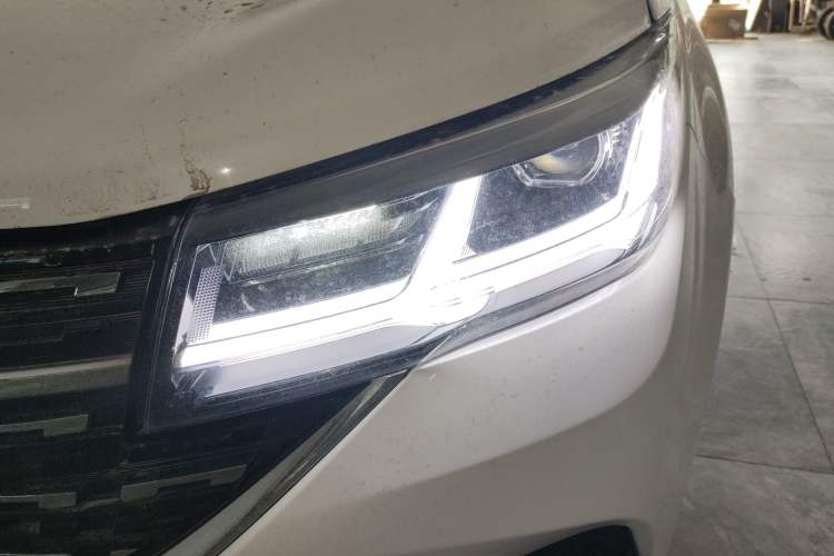Used FORTHING T5 2022 Shengshi Edition 1.5T Automatic Dream Version Five Seats Left Front Headlight