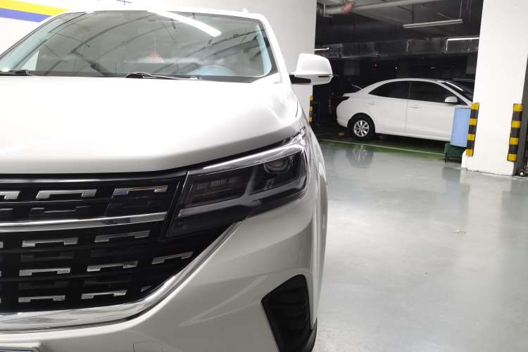 Used FORTHING T5 2022 Grand Edition 1.6L Manual Dream-Chasing Five-Seat Model Left Front Headlight