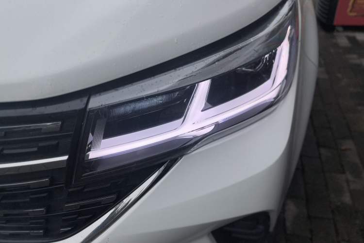 Used FORTHING T5 2022 Grand Edition 1.6L Manual Dream-Chasing Five-Seat Model Left Front Headlight