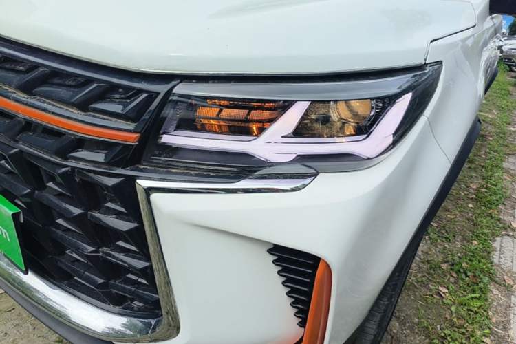 Used FORTHING T5 2022 Mach Edition 1.5T DCT High-Performance Five-Seater Left Front Headlight