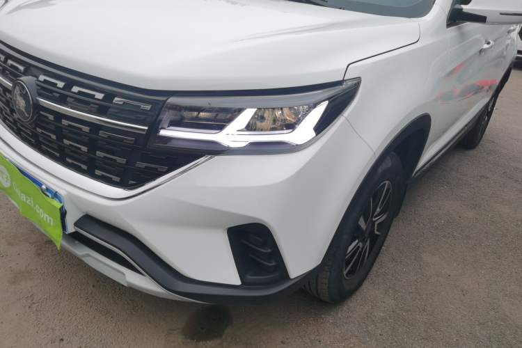 Used FORTHING T5 2022 Grand Edition 1.6L Manual Dream-Chasing Five-Seat Model Left Front Headlight