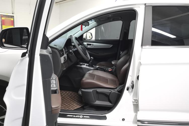 Used FORTHING T5 2022 Grand Edition 1.6L Manual Dream-Chasing Five-Seat Model Left Front Seat