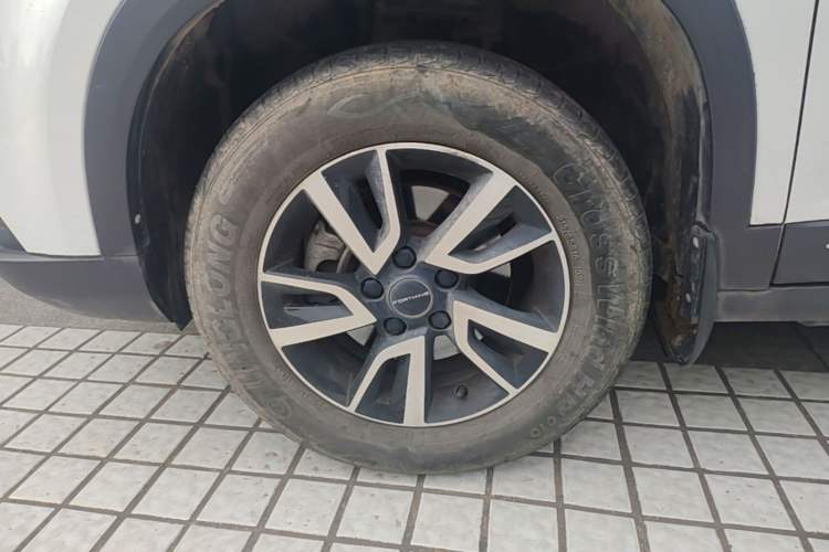 Used FORTHING T5 2022 Grand Edition 1.6L Manual Dream-Chasing Five-Seat Model Left Front Wheel Hub