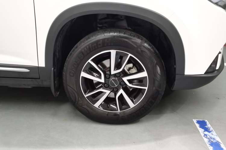 Used FORTHING T5 2022 Grand Edition 1.6L Manual Dream-Chasing Five-Seat Model Left Front Wheel Hub